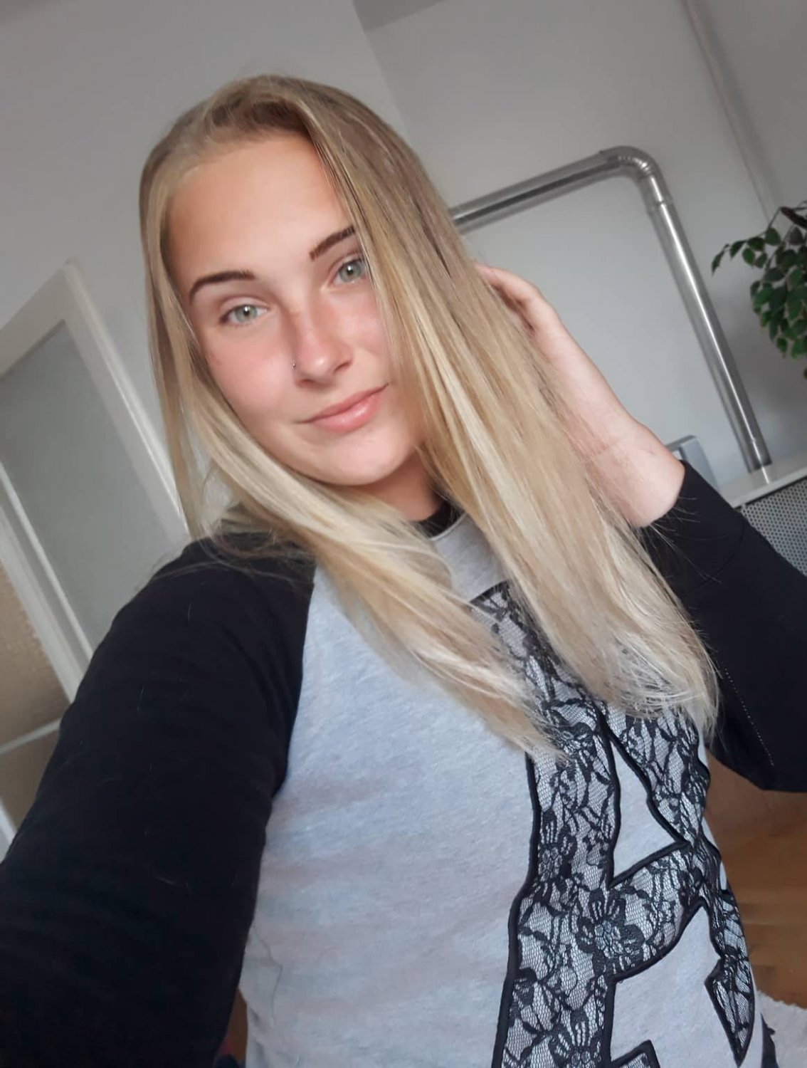Zsofia Exposed #1vX1aDnx