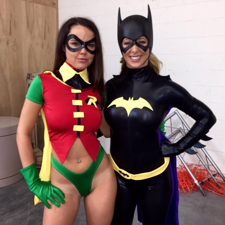 DH & CD as Batgirl & Robin. - Porn Videos & Photos - EroMe