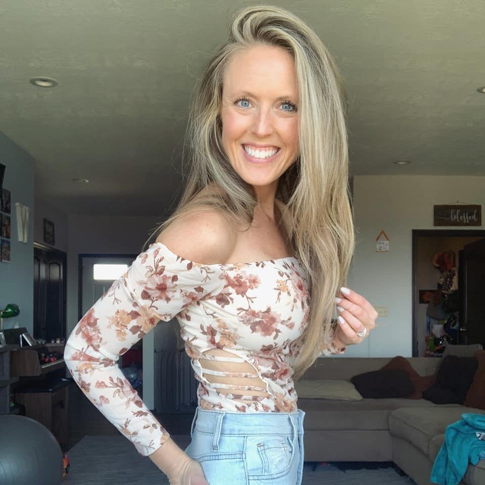  Fit Milf Blogger Showing Off Her Outfit Of The Day - EroMe