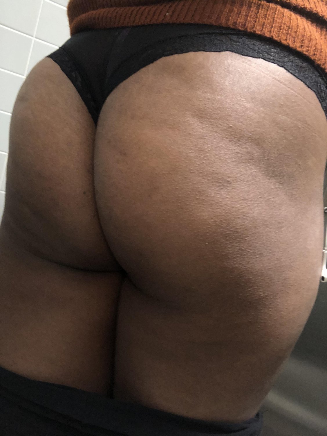 Fat black queen with hairy pussy 😋🍑 #2kFMCjcp