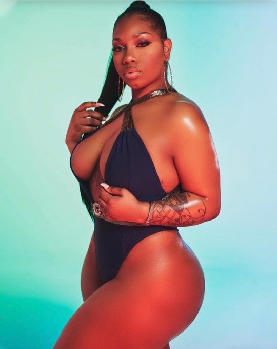 I just love curvy women #NLsk60MO