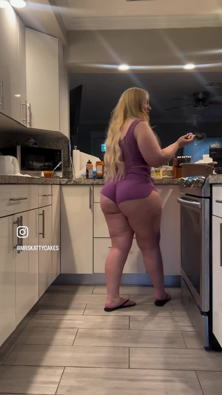 IG Booty 2 - Porn Videos & Photos - EroMe