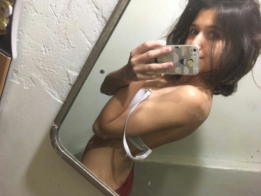 Sexy Brunette Tight Body #TebhhWzM