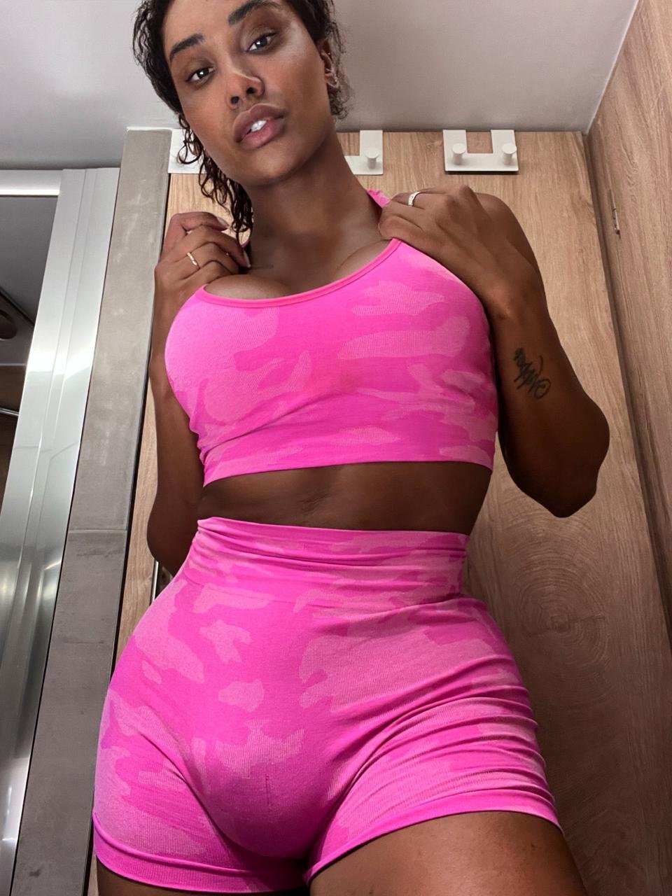 VIVI CARVALHO TS LINDA #sSAIlPWT